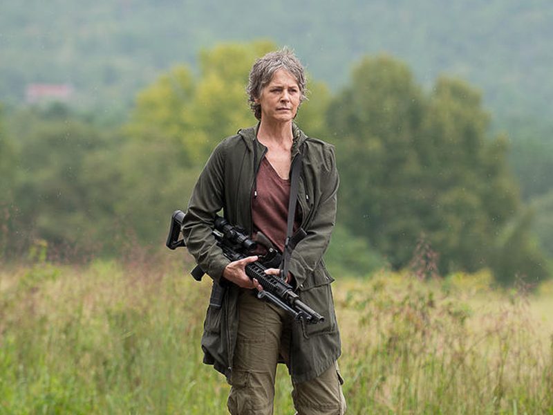 THE WALKING DEAD | Carol fica em uma situação nada agradável em novos vídeos!