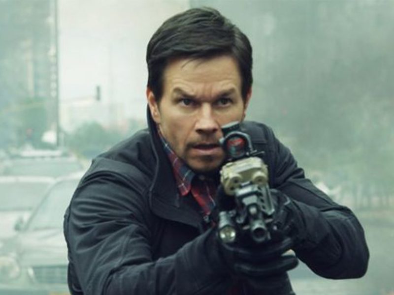 22 MILHAS | Mark Wahlberg tem que transportar um espião perigoso em trailer!