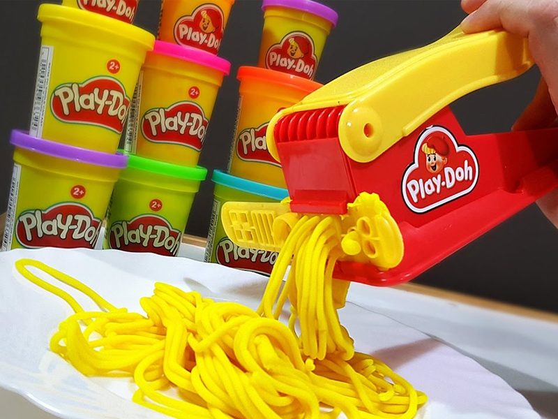 PLAY-DOH | Imagine como será a Cidade do Futuro em uma maquete gigante!